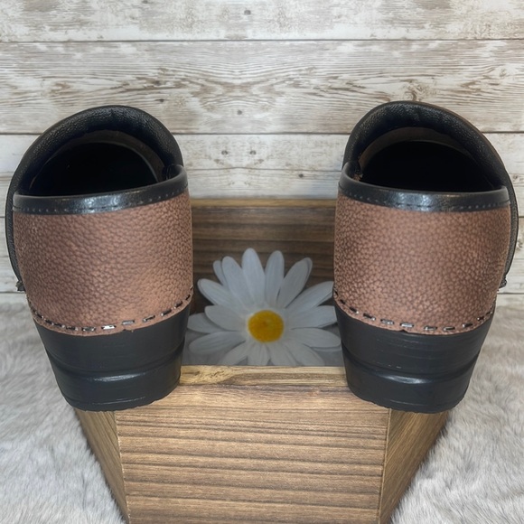 Sanita Clog, Antique Brown, Pro Textured Oil Women’s Clog - Picture 4 of 9